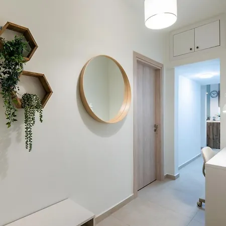 Astrea 1- Bedroom In *