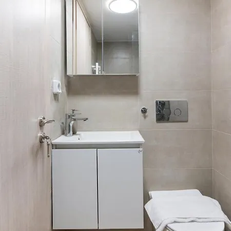 Astrea 1- Bedroom In *